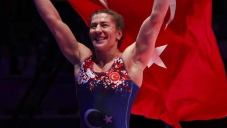 Yasemin Adar Yiğit güreşi bıraktı